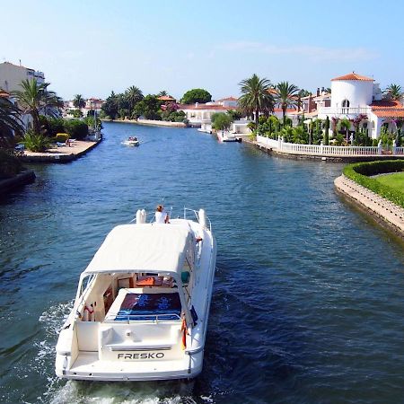 Holiday Home Requesens Canal 엠푸리아브라바 외부 사진