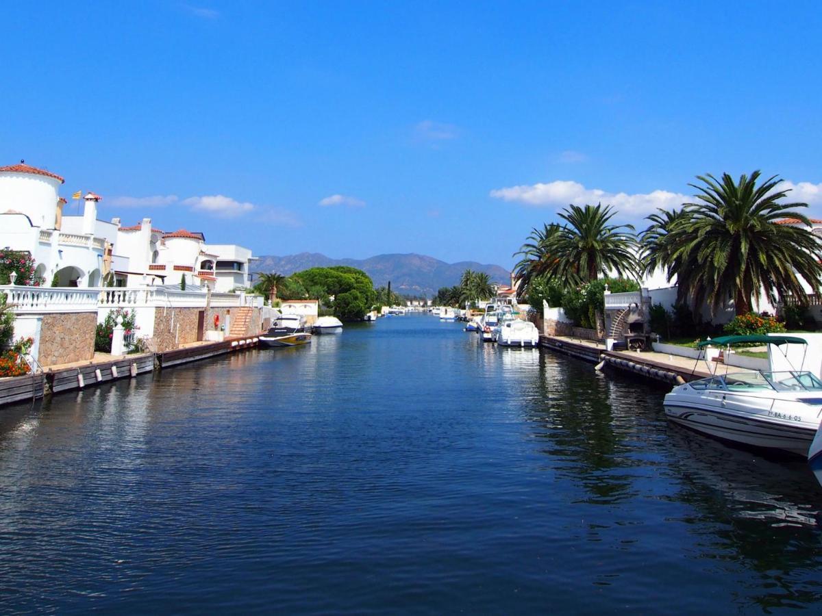 Holiday Home Requesens Canal 엠푸리아브라바 외부 사진