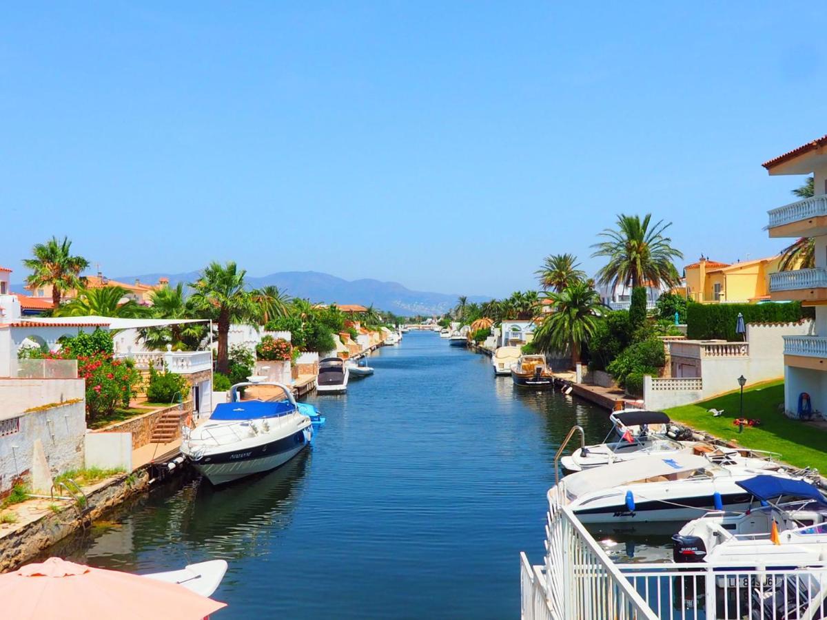Holiday Home Requesens Canal 엠푸리아브라바 외부 사진