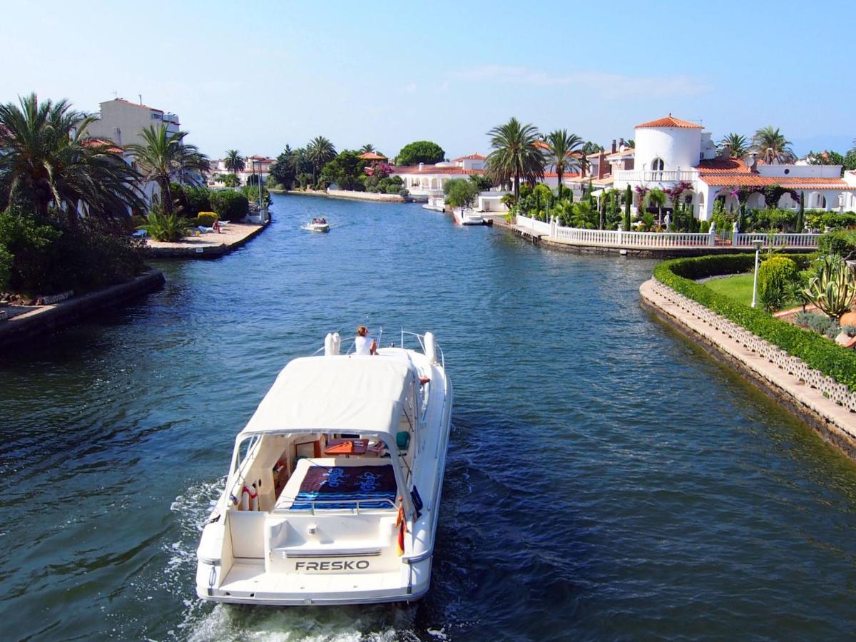 Holiday Home Requesens Canal 엠푸리아브라바 외부 사진