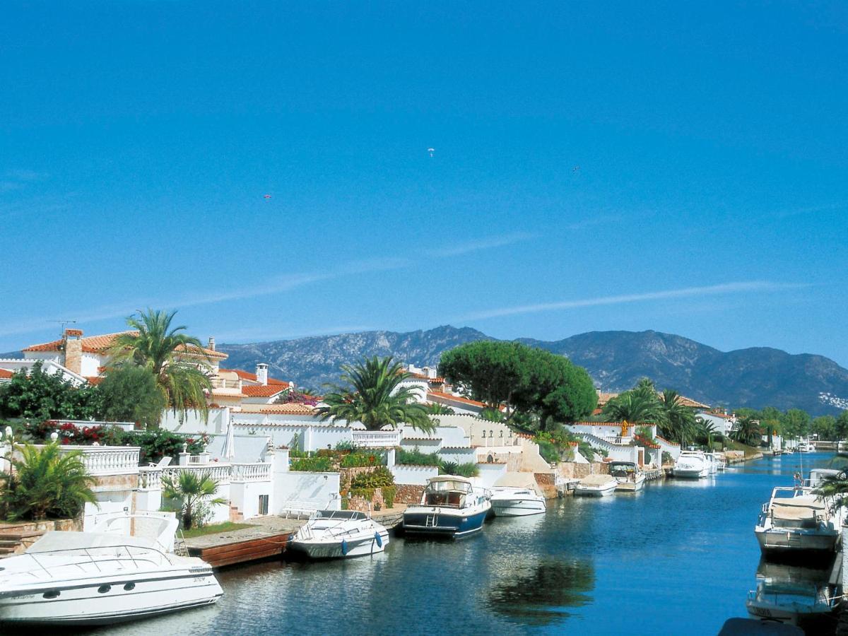 Holiday Home Requesens Canal 엠푸리아브라바 외부 사진