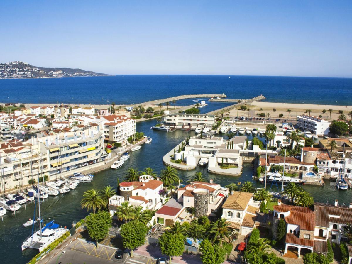 Holiday Home Requesens Canal 엠푸리아브라바 외부 사진