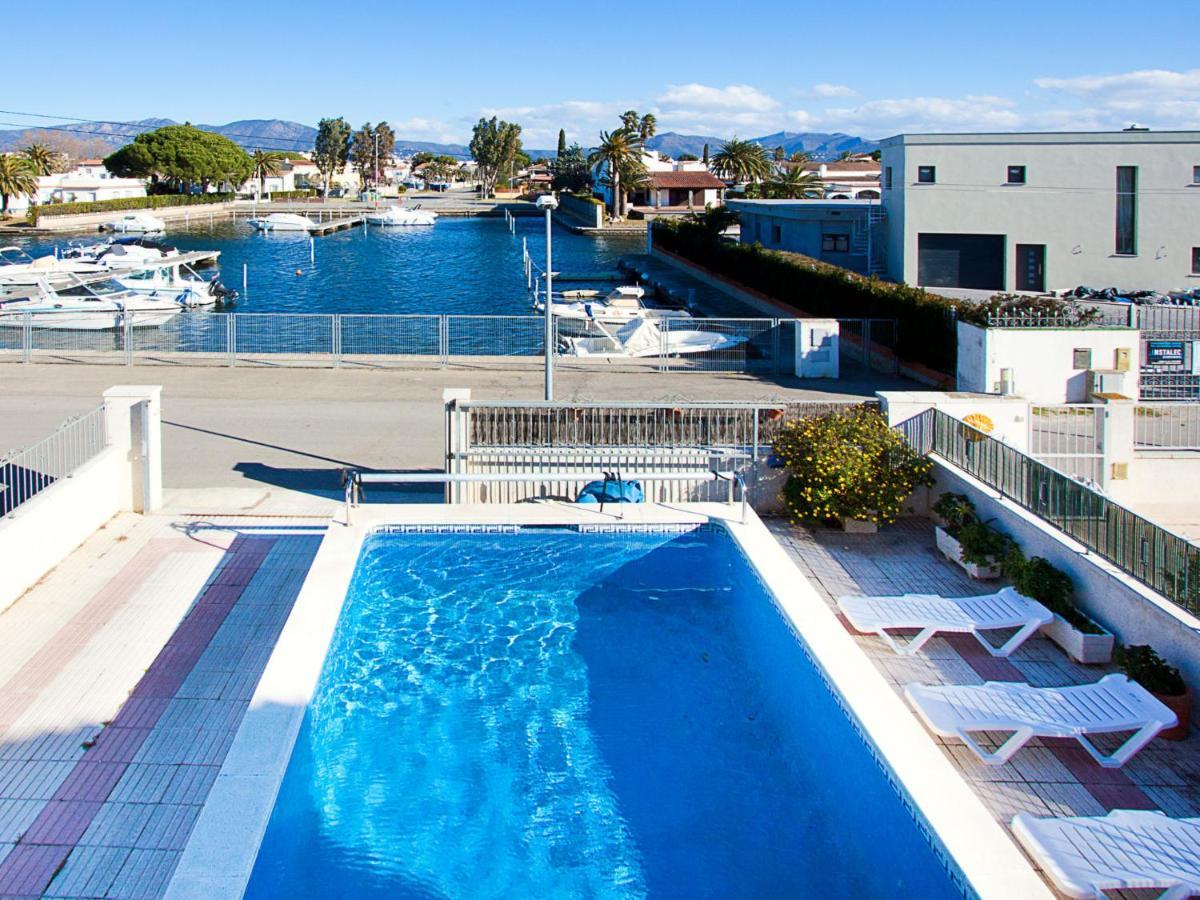Holiday Home Requesens Canal 엠푸리아브라바 외부 사진
