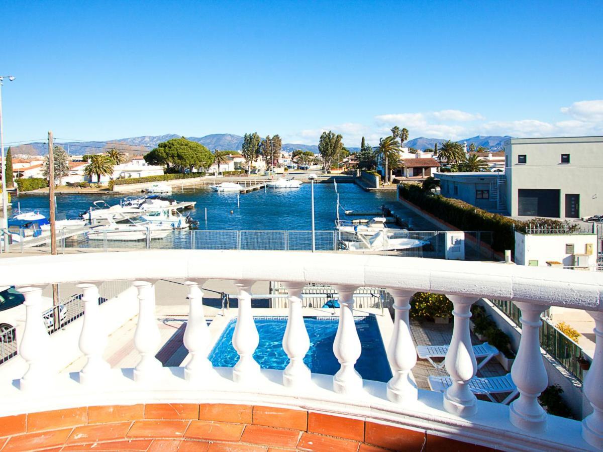 Holiday Home Requesens Canal 엠푸리아브라바 외부 사진