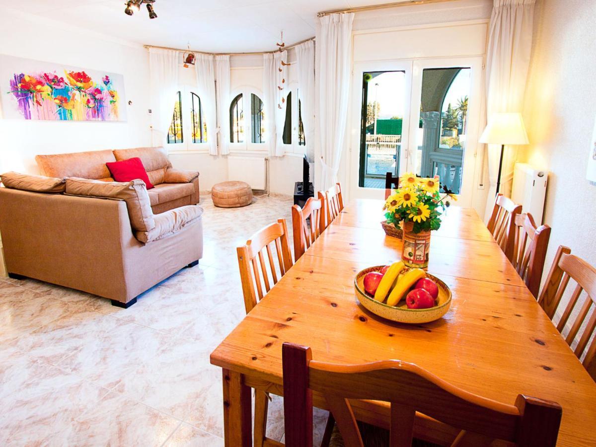 Holiday Home Requesens Canal 엠푸리아브라바 외부 사진